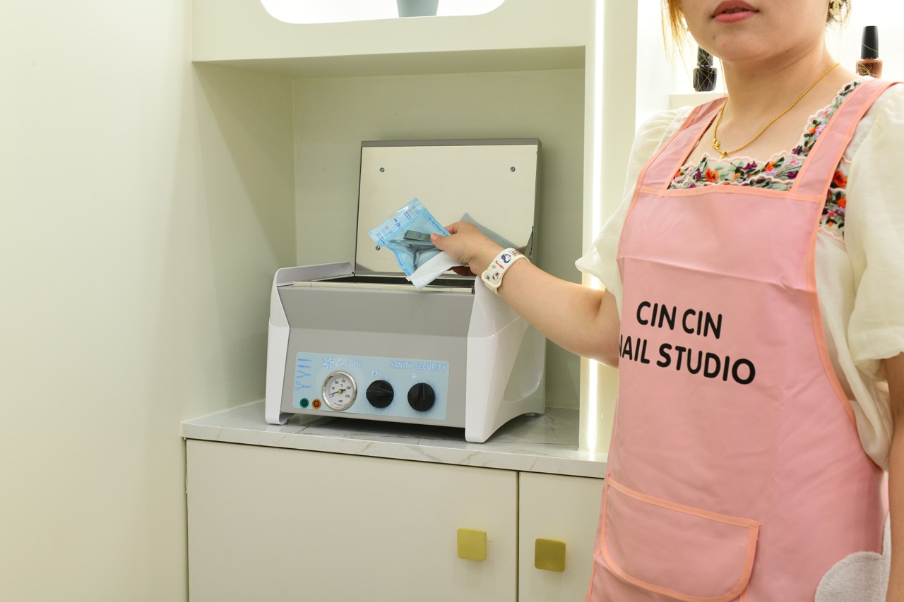 Sterilizzazione e pulizia degli strumenti in autoclave